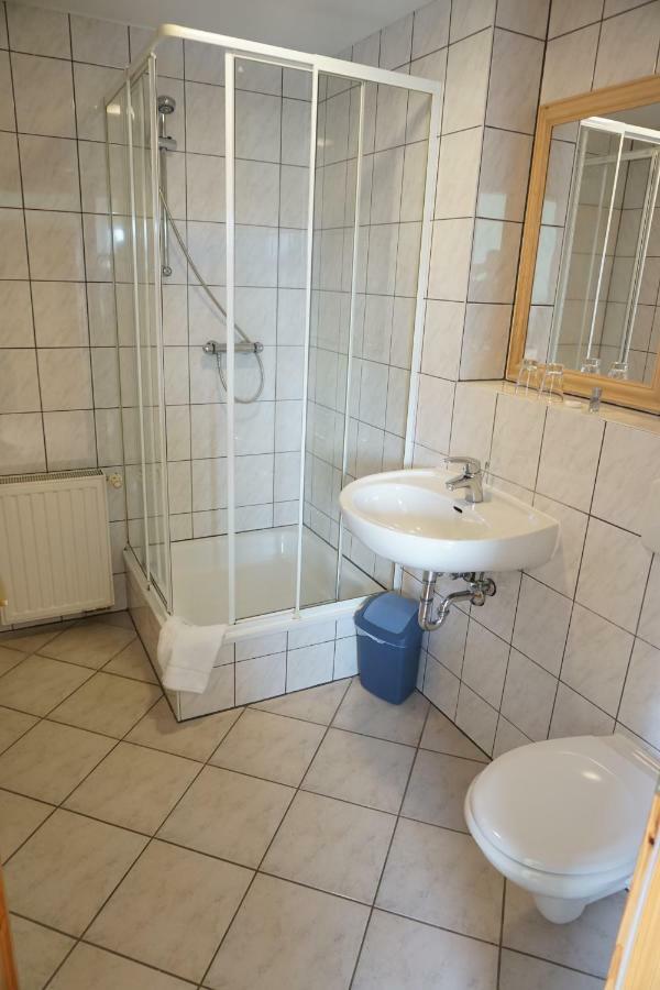 Hotel Am Bahnhof ヴァーレン エクステリア 写真