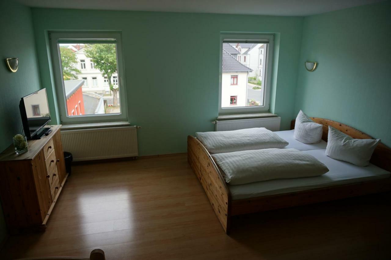 Hotel Am Bahnhof ヴァーレン エクステリア 写真
