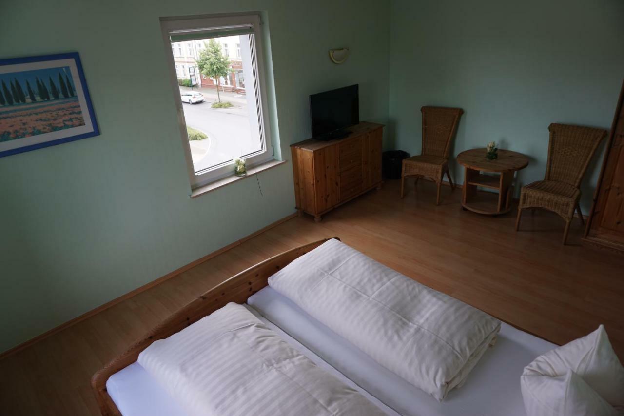 Hotel Am Bahnhof ヴァーレン エクステリア 写真